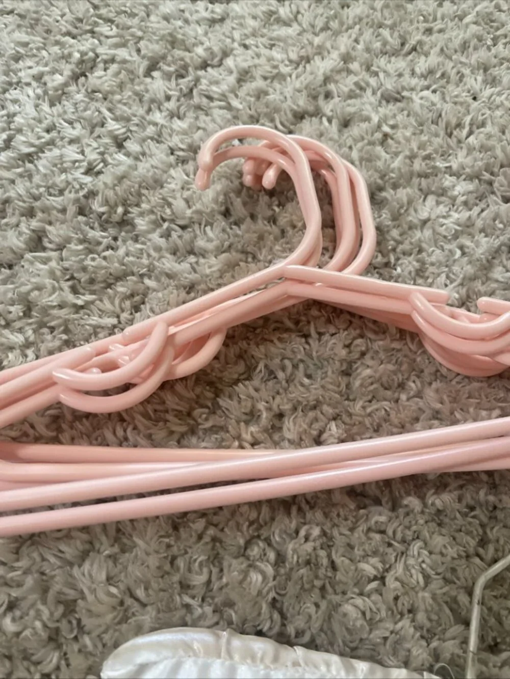 32 Baby/Toddler Plastic Hangers Pastel Pink & Green + Butterfly Accessory